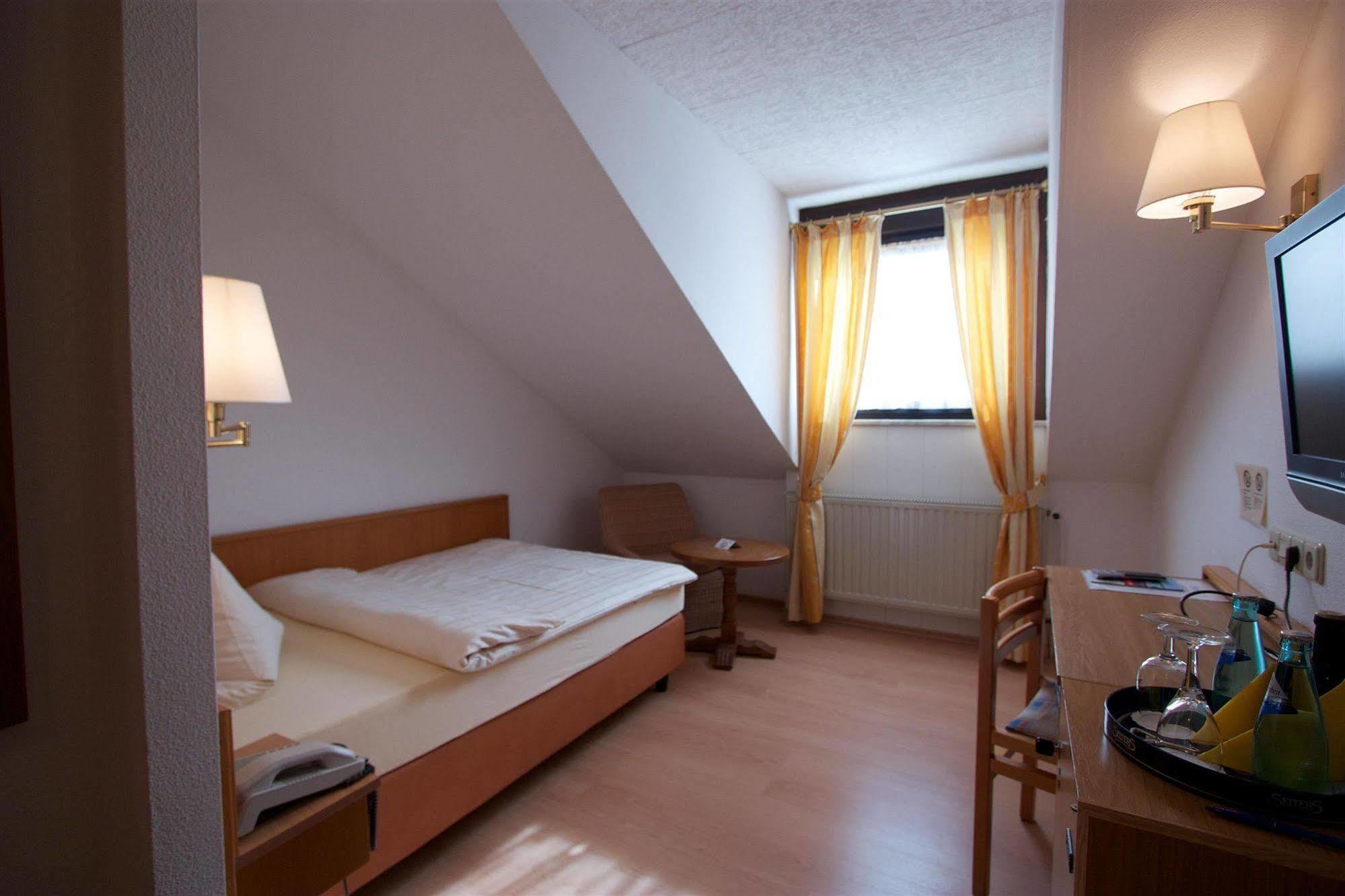 Hotel Zum Loewen Mörfelden-Walldorf Eksteriør bilde