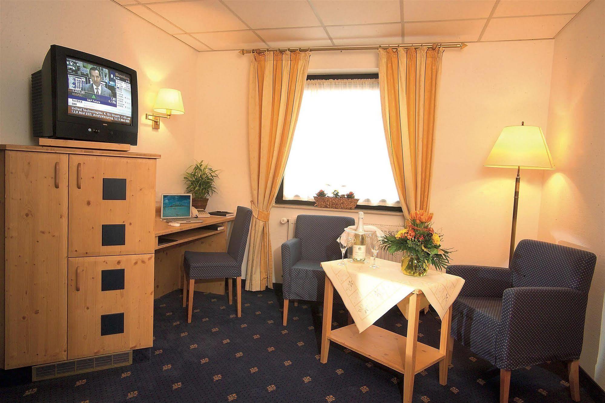 Hotel Zum Loewen Mörfelden-Walldorf Eksteriør bilde