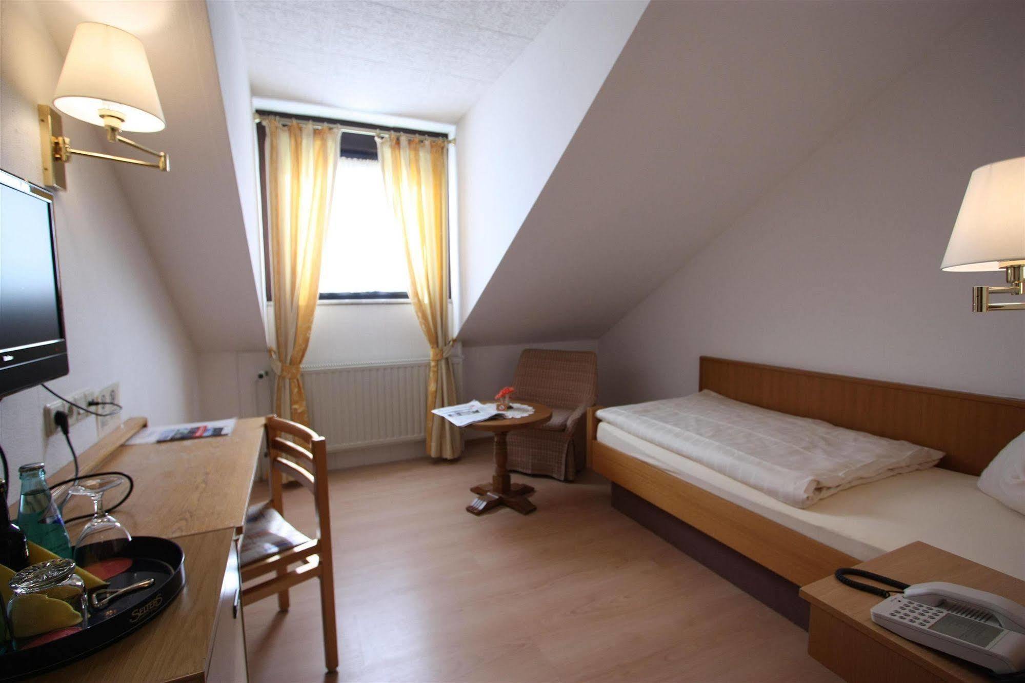 Hotel Zum Loewen Mörfelden-Walldorf Eksteriør bilde