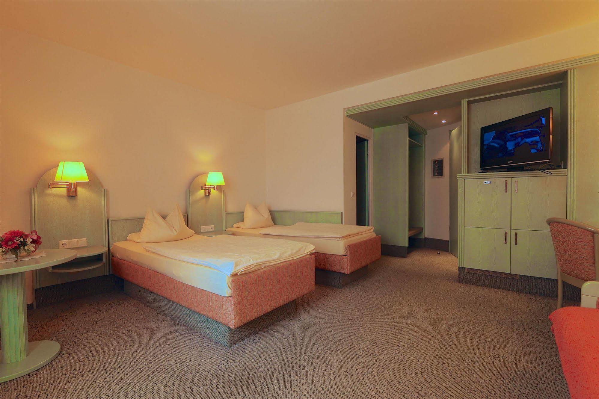 Hotel Zum Loewen Mörfelden-Walldorf Eksteriør bilde